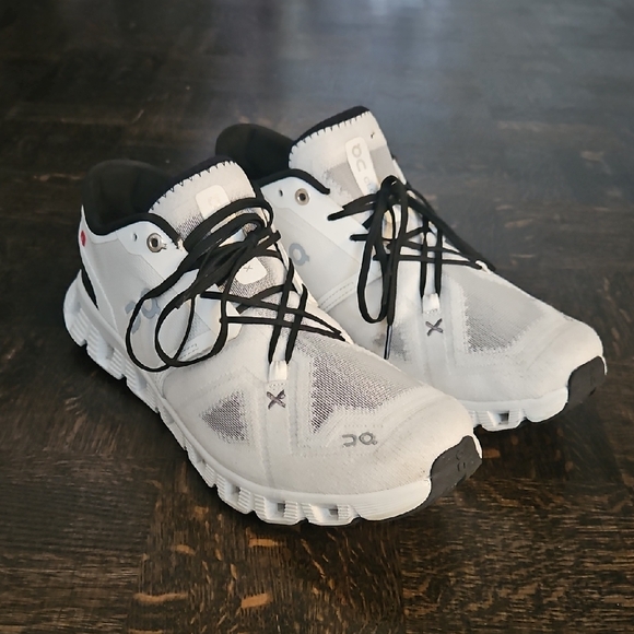 On Running Other - On Running White and Black Sneakers